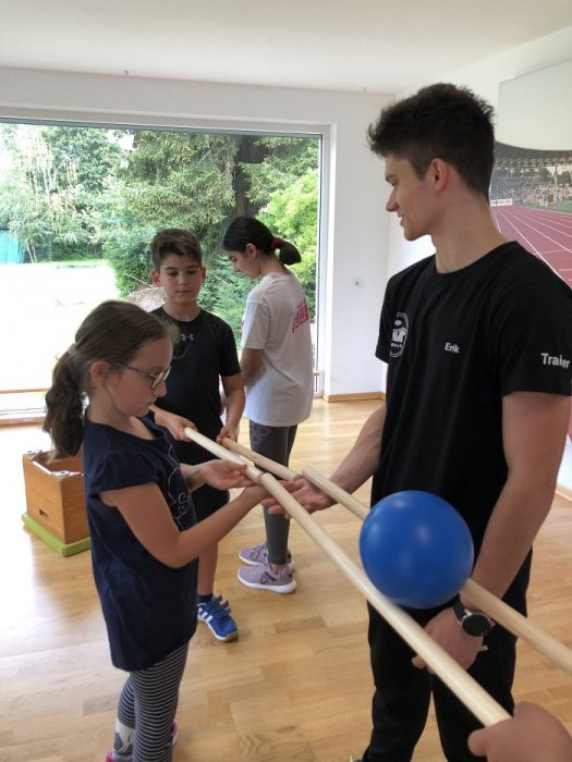 3B990BF4-692F-4BA8-AF4D-534A517D38CC