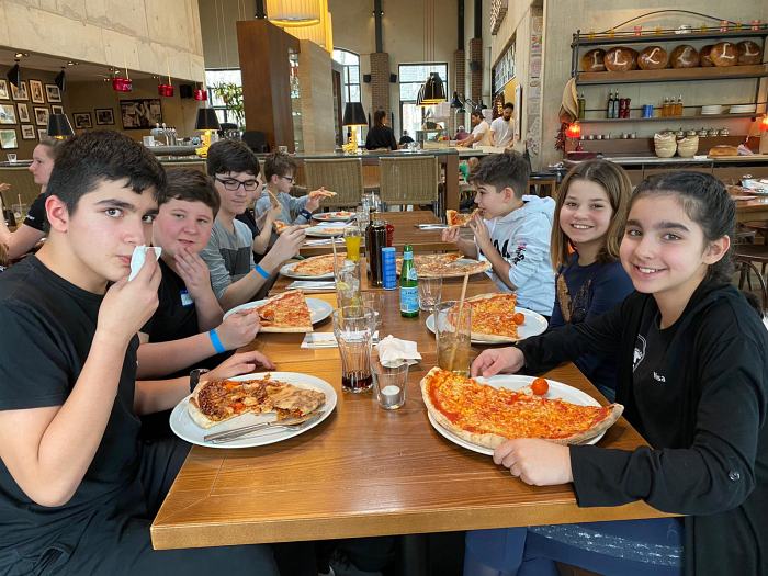 c403b818-d436-43f5-b482-dac33d77f994